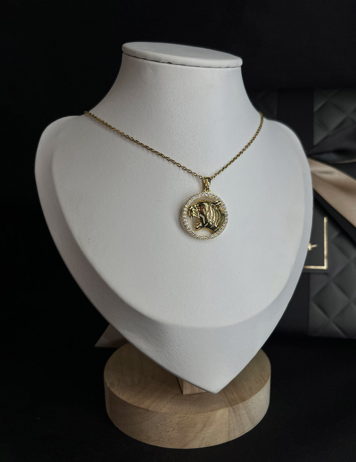 Circle Tiger Neacklace