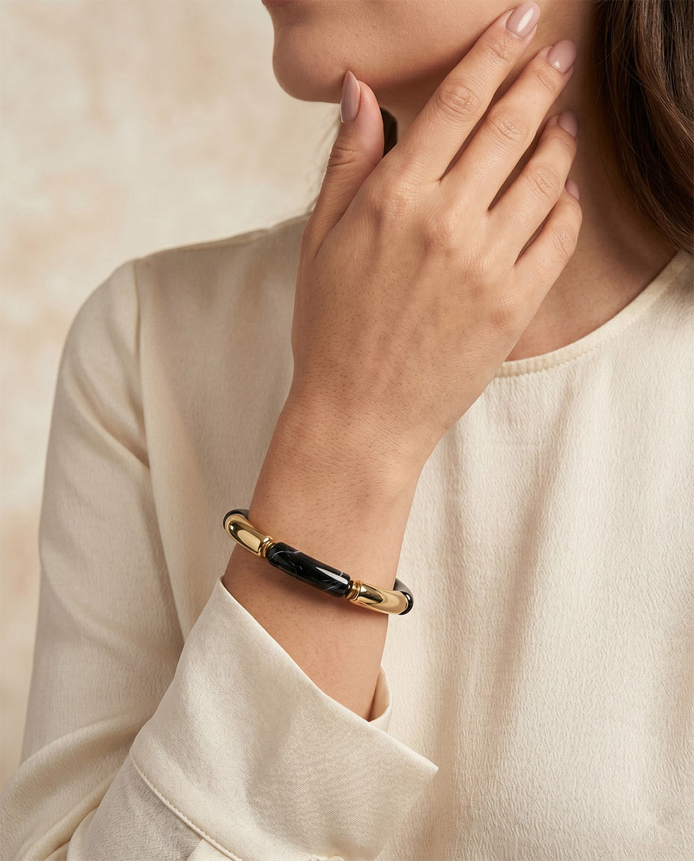 Elegant slim bangle