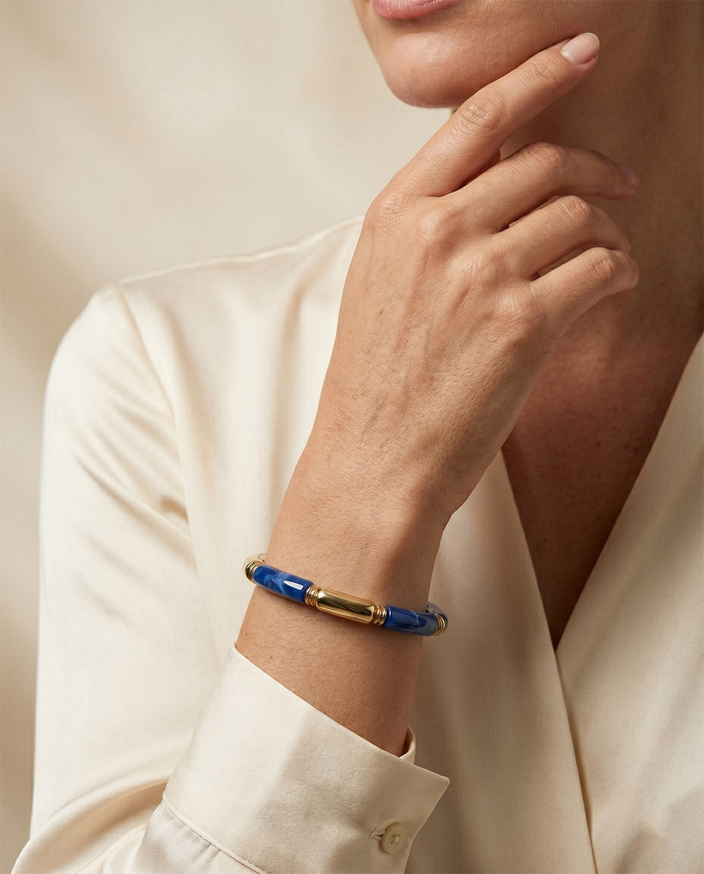 Elegant slim bangle